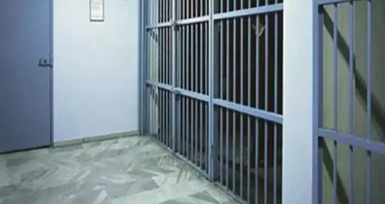 bodrumda uyusturucu kokulu hucrede tutuluyor fnZWgNDQ