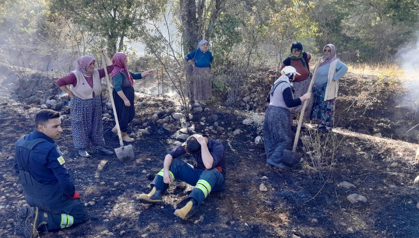 kuru otlarla kapli arazide korkutan yangin vIhRCEwI