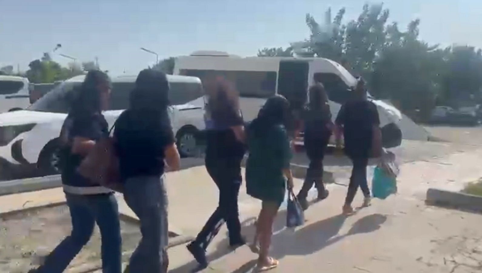 masaj salonlarina denetim 6 kisi gozaltina alindi caYaxK2Z