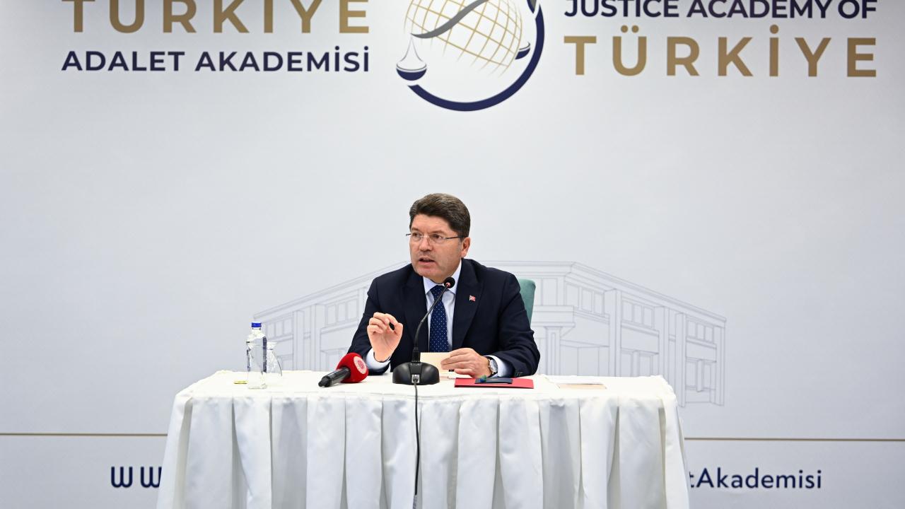 adalet bakani tunc hakim savci yardimcilariyla bir araya geldi Z9DOnc6X.jpg