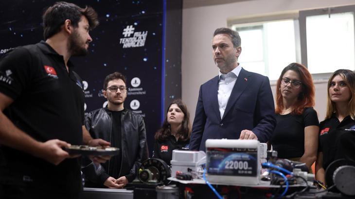 bakan bayraktar samsunda ogrencilerle bir araya geldi H6bbvUAU