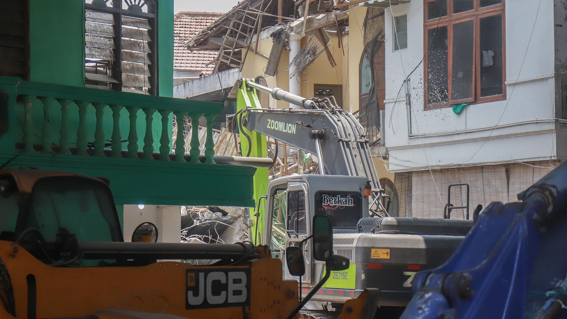 endonezyada kacak kat cikilan okul binasi coktu hayatini kaybeden ogrenci sayisi 63e yukseldi fBmb2IBq