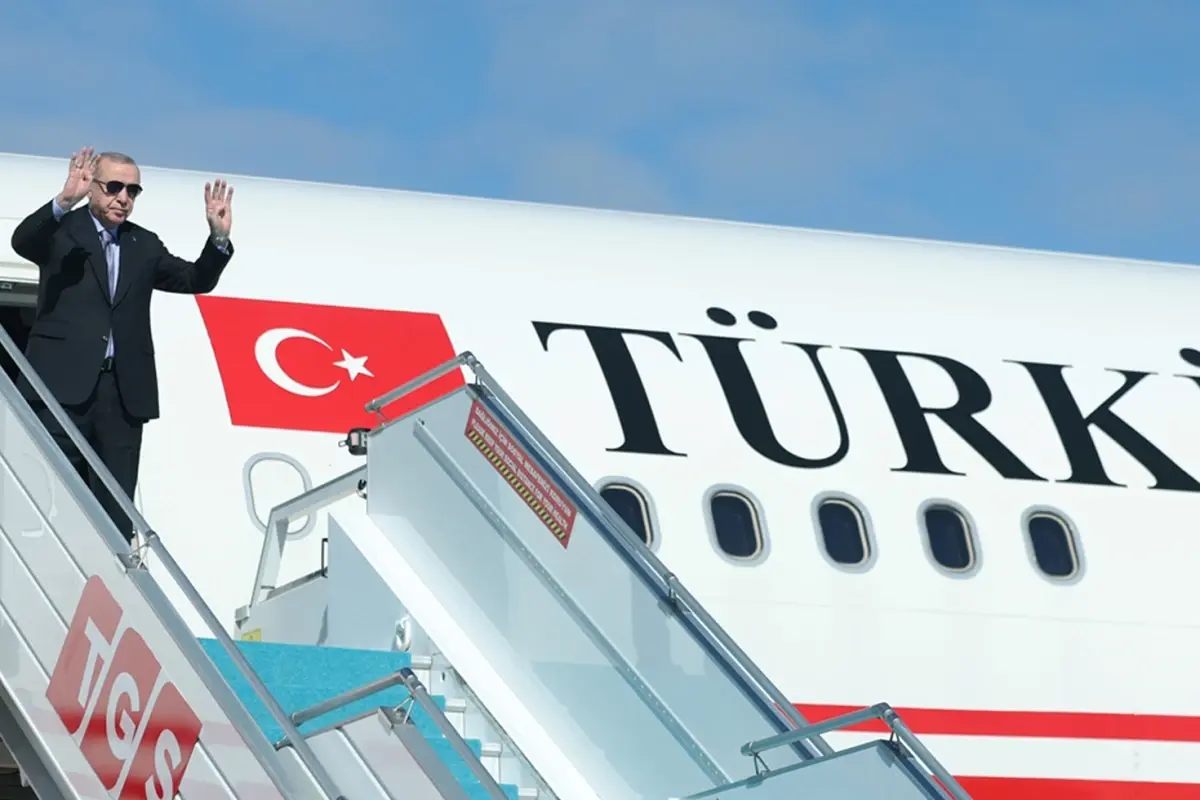 erdogan misirda ucak once pisti pas gecti sonra havalimanina inis yapti b9rKFM6d.jpg