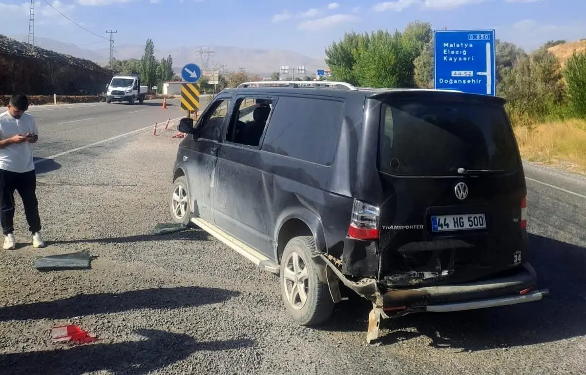 malatyada trafik kazasi 1i cocuk 2 yarali Di3Wbpj5