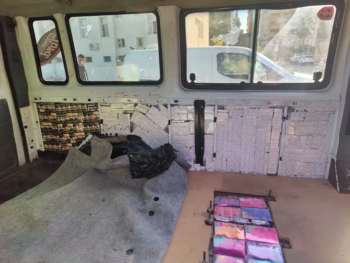 midyatta yolcu minibusunde 16 bin paket kacak sigara ele gecirildi hRQQqF3L.jpg