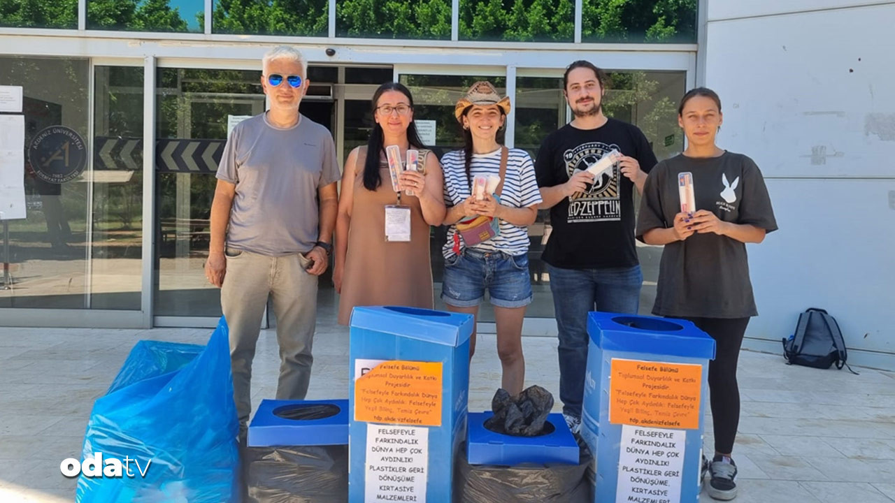 sinav kalemlerini cope gitmekten kurtarip 15 bin cocugu mutlu ettiler FMdAq5X8.jpg