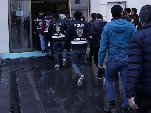 Sosyal medya şebekesine operasyon: 15 kişi tutuklandı