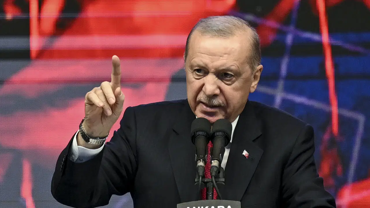 Erdoğan: ‘Bize ömür biçenlere, sesleniyorum; cesurlar bir gün, korkaklar ise her gün ölür’ Erdogan bize omur bicenlere sesleniyorum cesurlar bir gun korkaklar ise her gun olur fzNrOMJy