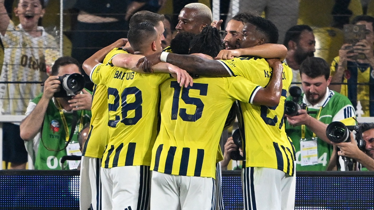 Fenerbahcede yine kriz cikardi yonetime rest cekti VxRU6MFq