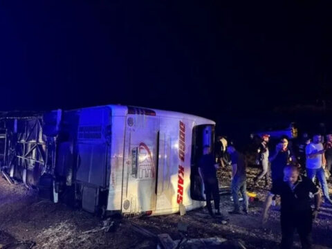 Kirikkalede yolcu otobusu devrildi cok sayida yarali var CNIgWV75