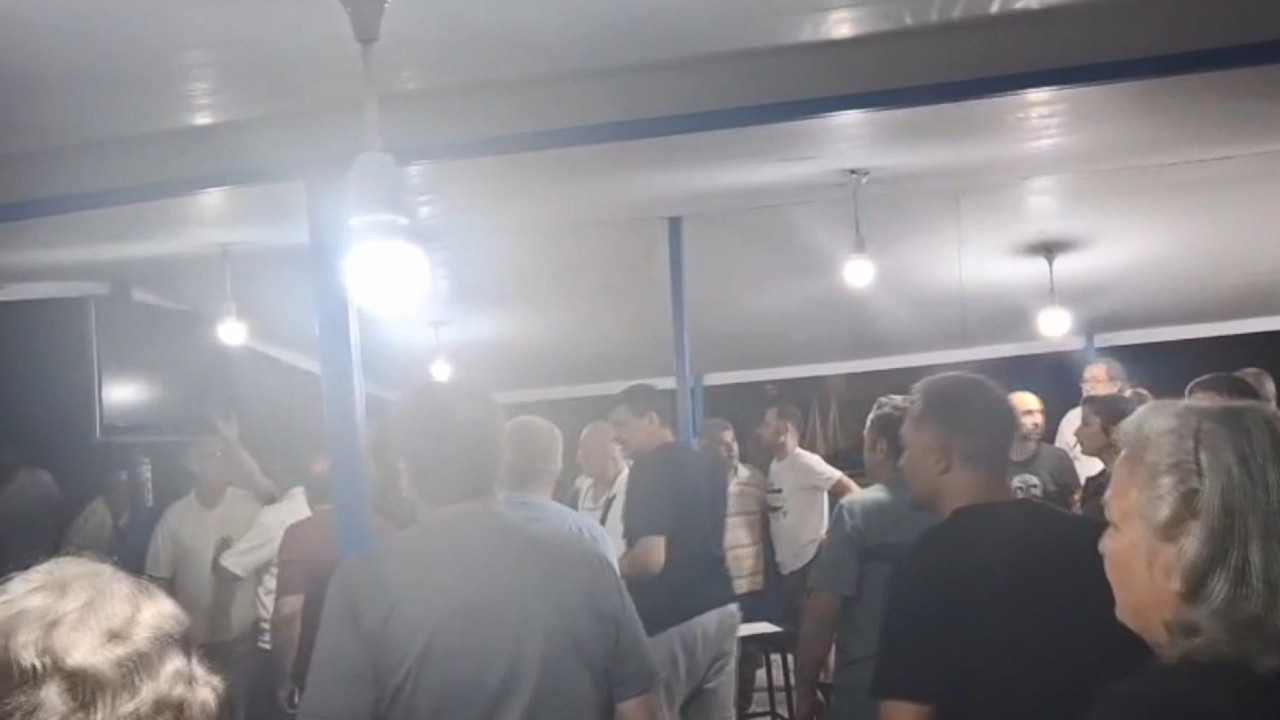 Lüks sitede fahiş zam kavgası: Sakinler ile yönetim birbirine girdi: Jandarma devreye girdi Luks sitede fahis zam kavgasi sakinler ile yonetim birbirine girdi jandarma devreye girdi SH7mMA3s