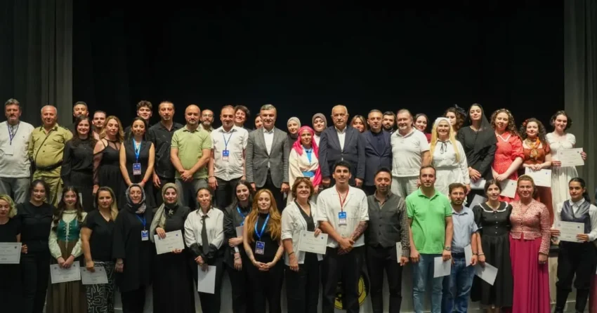 Trabzon sehir tiyatrosu yeni yeteneklerini mezun etti lULPZUHr